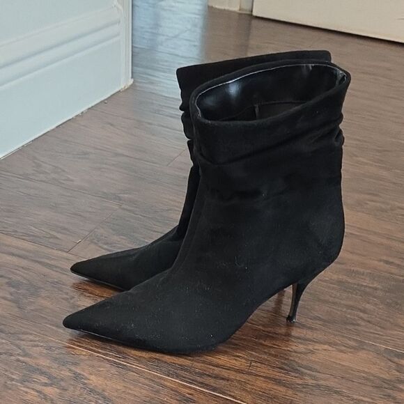 Express Black Heeled Boots with Sleek Design - Picture 1 of 4